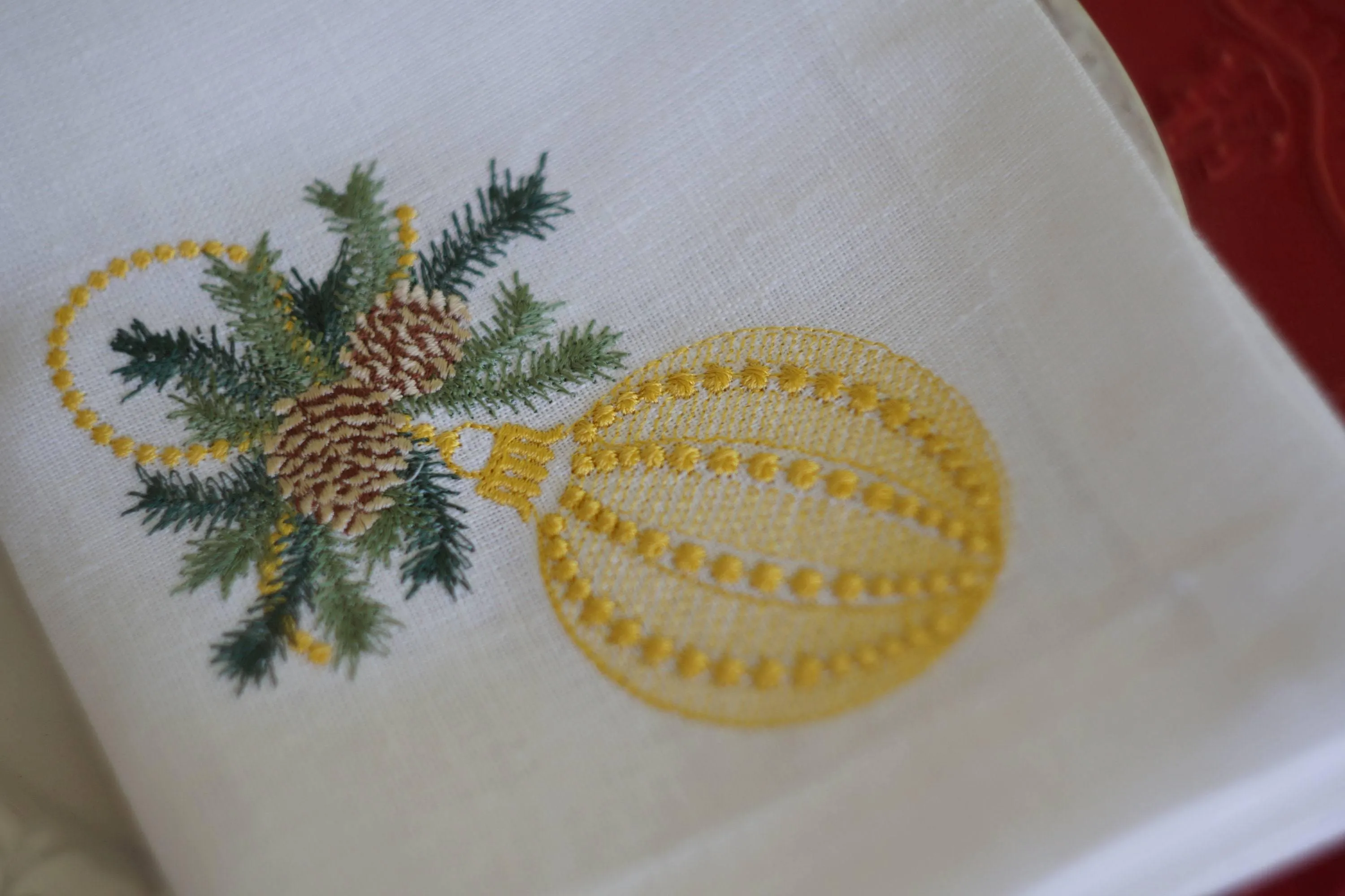 #068 | Pinecones on a branch with a Christmas tree toy | Linen napkins
