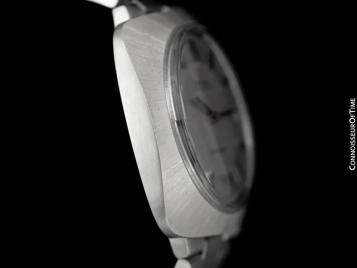 1970's Omega Dynamic Vintage Mens Large 39mm Cal. 565 Watch with Quick-Setting Date - Stainless Steel