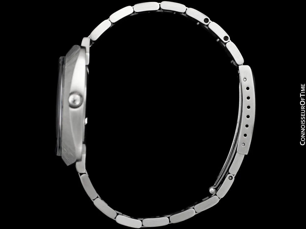 1970's Omega Dynamic Vintage Mens Large 39mm Cal. 565 Watch with Quick-Setting Date - Stainless Steel
