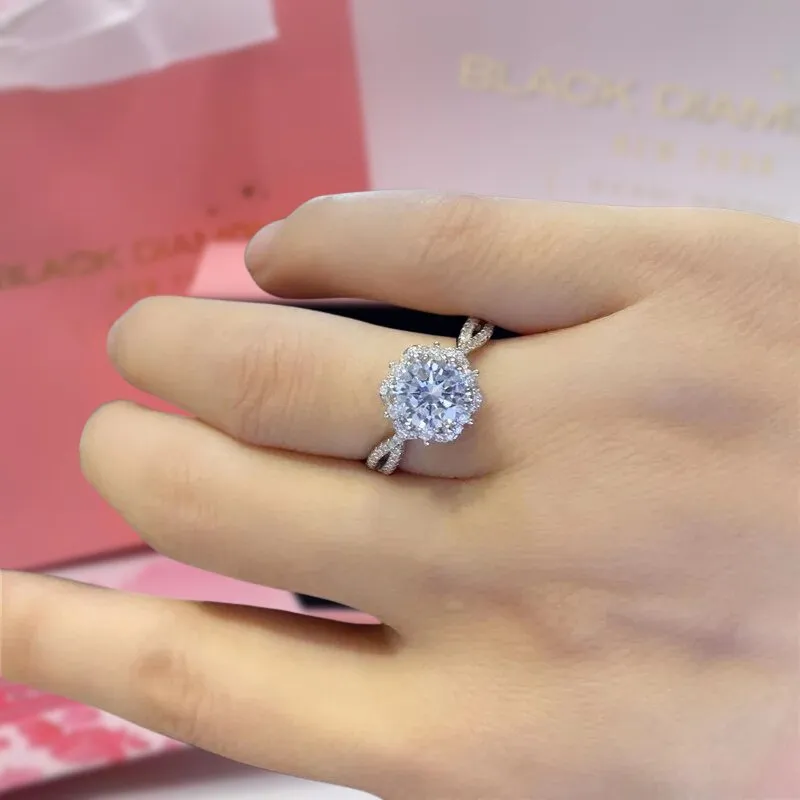2.0 Ct Round Diamond Six Claw Engagement Ring
