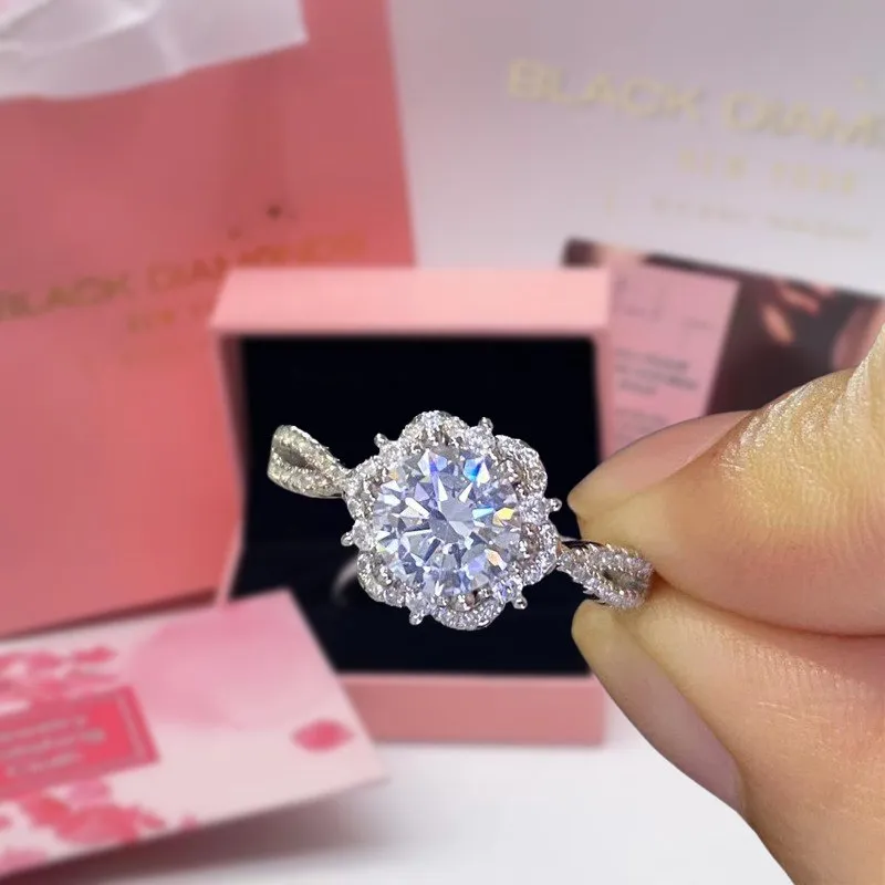 2.0 Ct Round Diamond Six Claw Engagement Ring