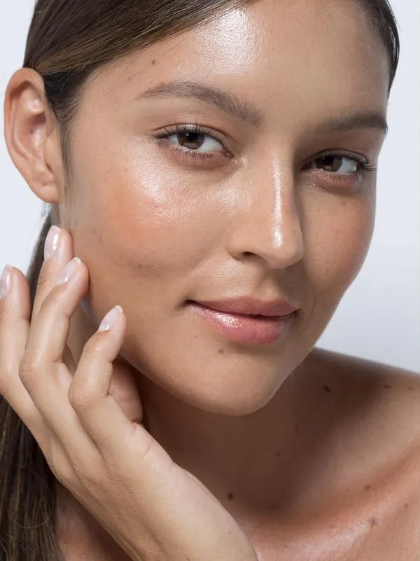 Au Naturale Completely Covered Crème Concealer Almond