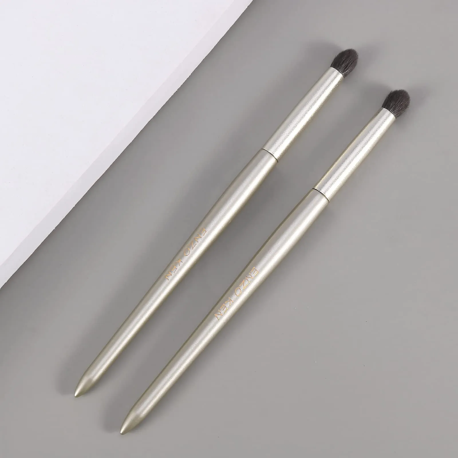ENZO KEN Natural Goat Hair Eye Shadow Brush, Small Blending Eyeshadow Brush, Eye Shadow Blending Brush, Eye Blending Brush, Small Nose Contour Brush, Eyeshadow Blending Brush, Single Eye Makeup Brush.