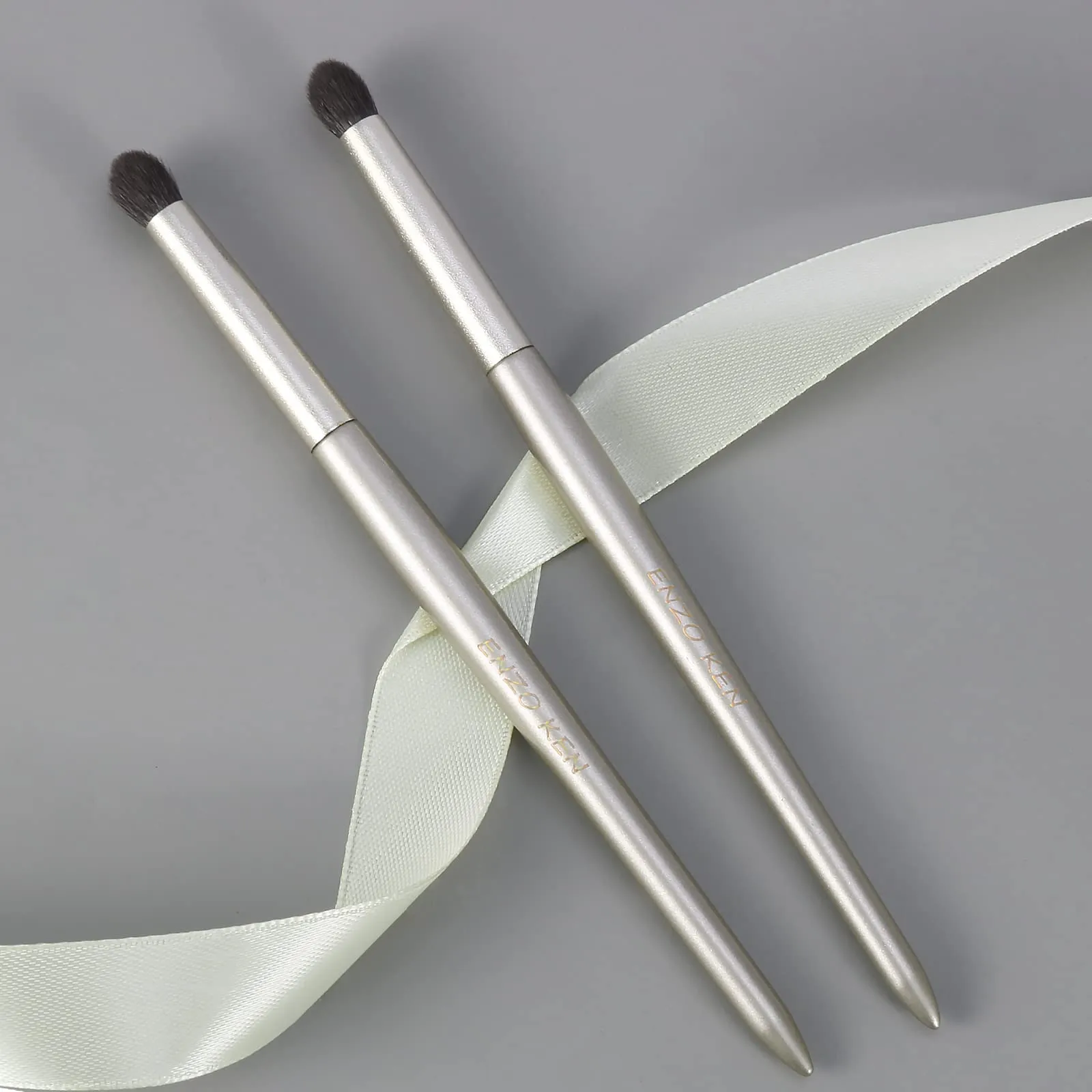 ENZO KEN Natural Goat Hair Eye Shadow Brush, Small Blending Eyeshadow Brush, Eye Shadow Blending Brush, Eye Blending Brush, Small Nose Contour Brush, Eyeshadow Blending Brush, Single Eye Makeup Brush.