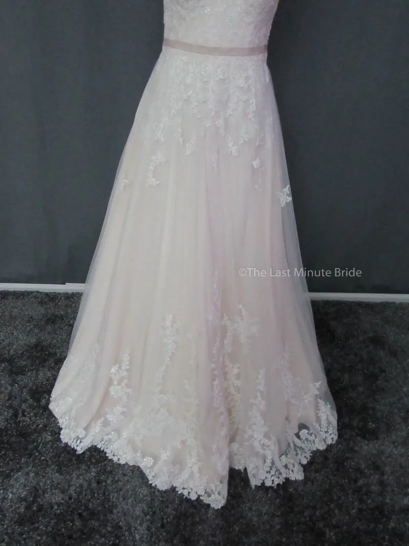 Essense of Australia D1999 size 12