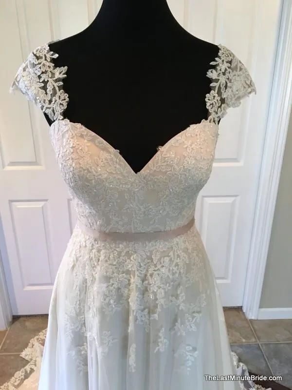 Essense of Australia D1999 size 12