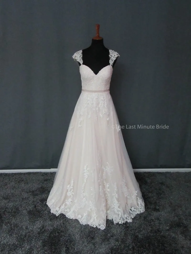 Essense of Australia D1999 size 12