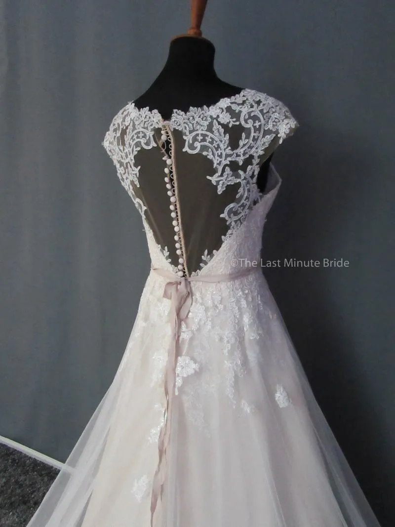 Essense of Australia D1999 size 12