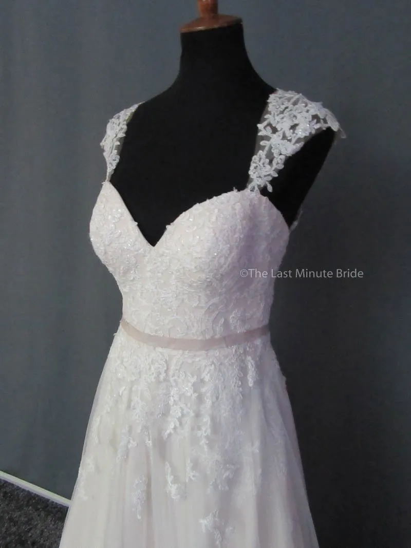 Essense of Australia D1999 size 12