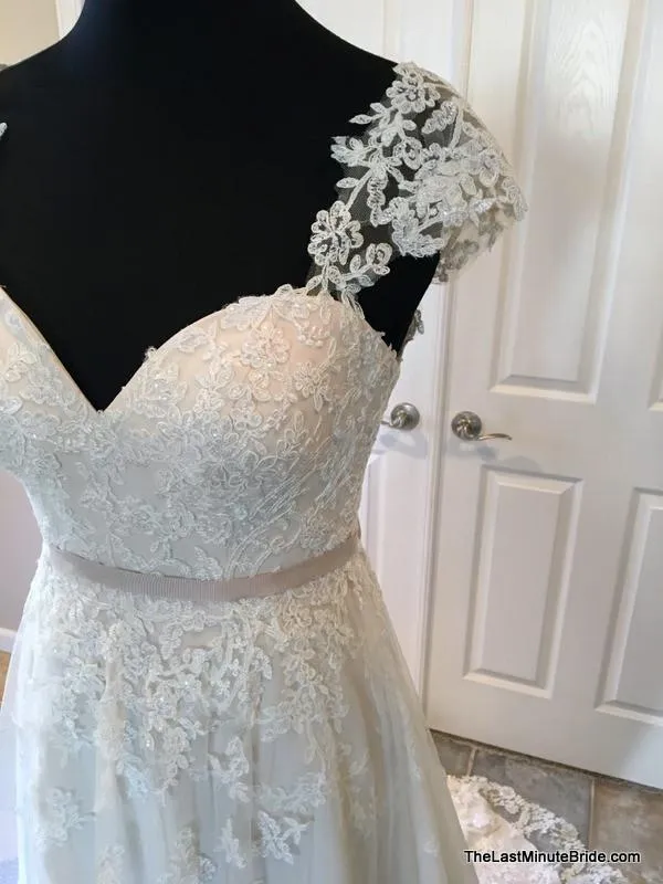 Essense of Australia D1999 size 14
