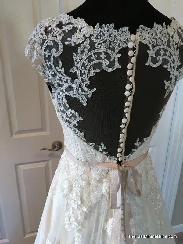 Essense of Australia D1999 size 14