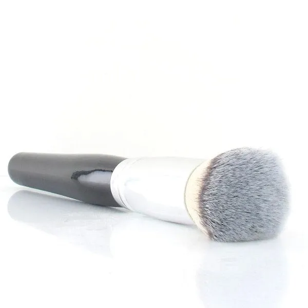 FULL COVERAGE KABUKI BRUSH
