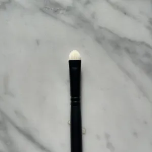 HD White Large Chisel Brush
