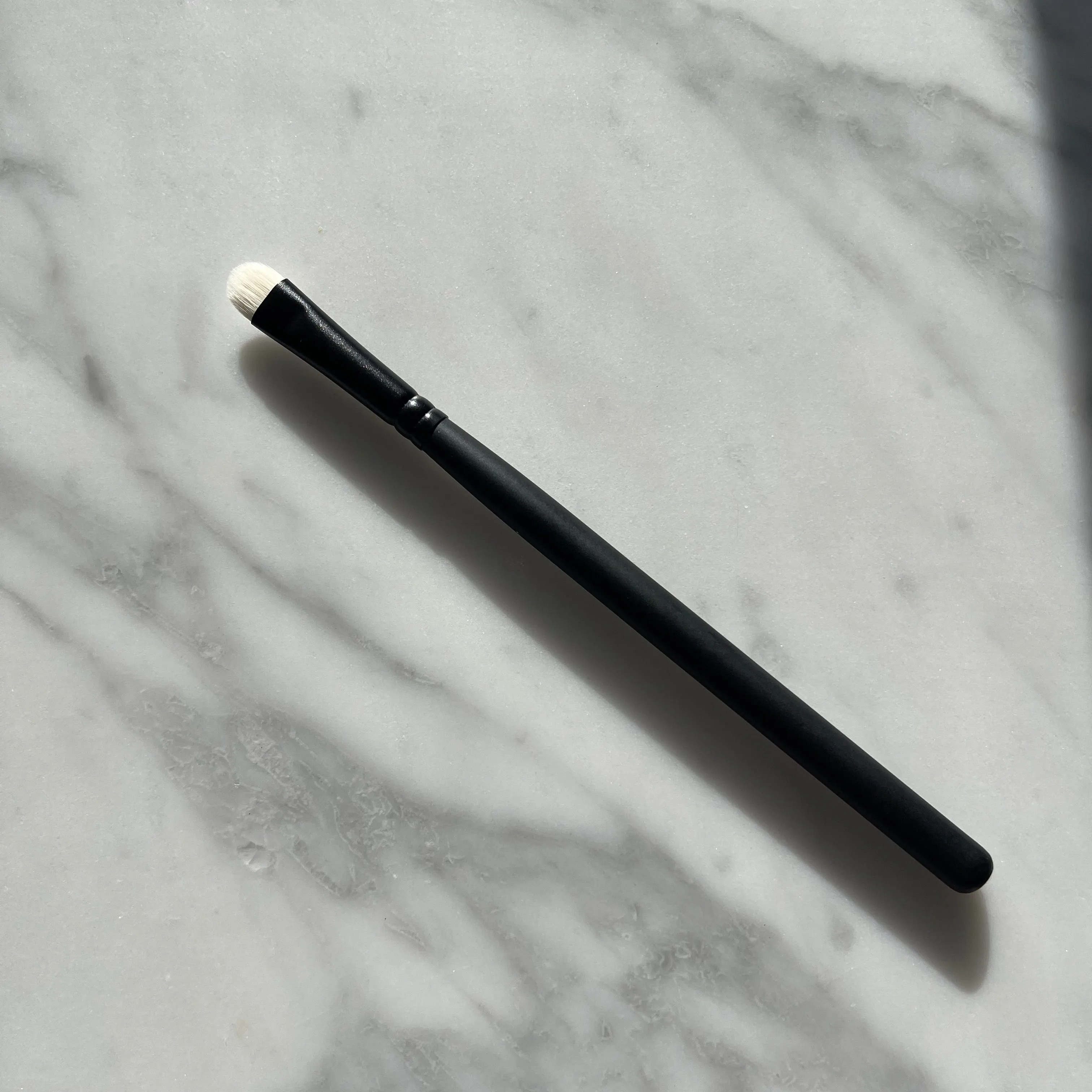HD White Large Chisel Brush