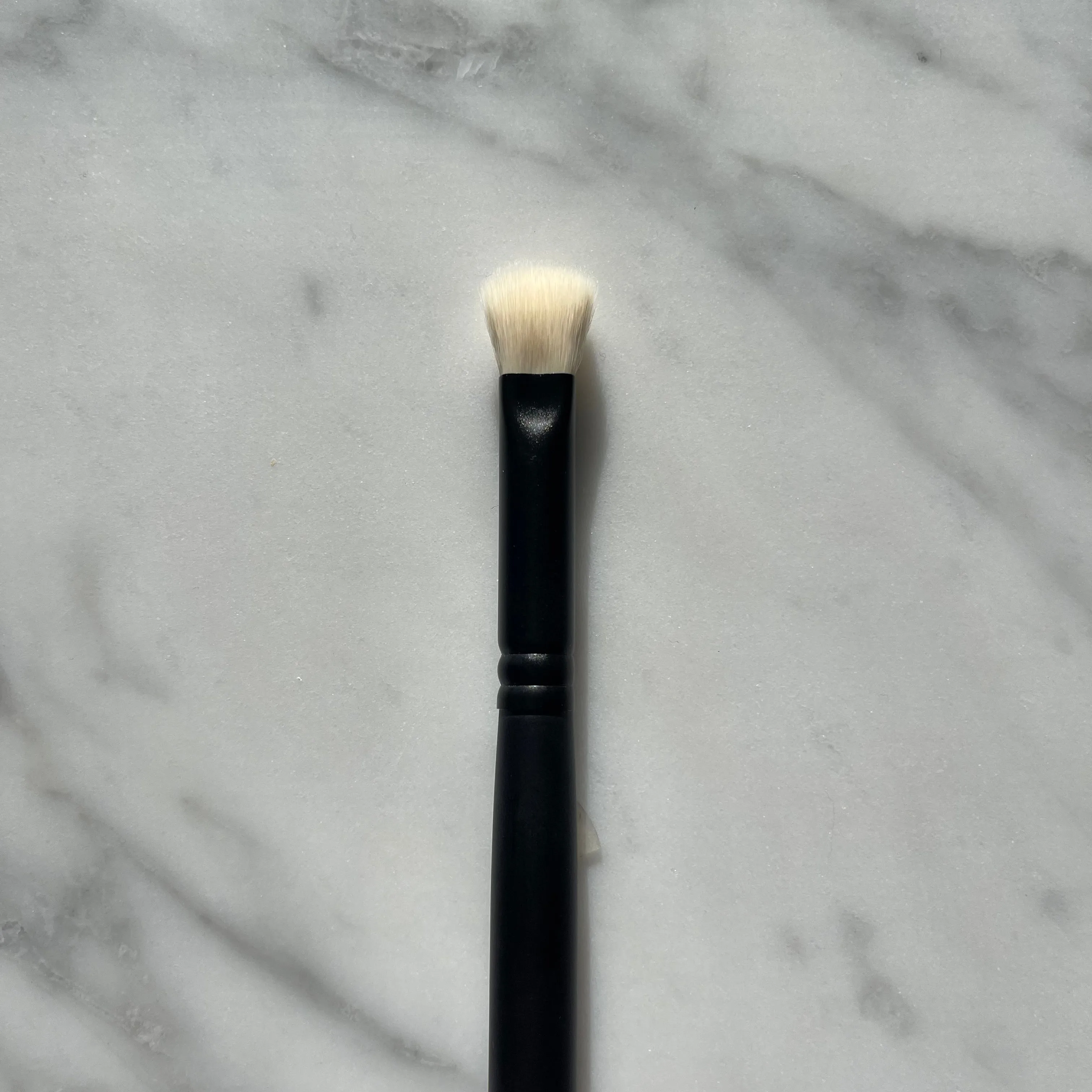 HD White Shadow Angle Fluff Brush