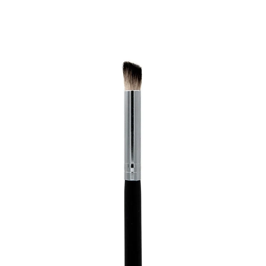 Intense Smokey Corner Eye Brush The Super Shadow Brush.