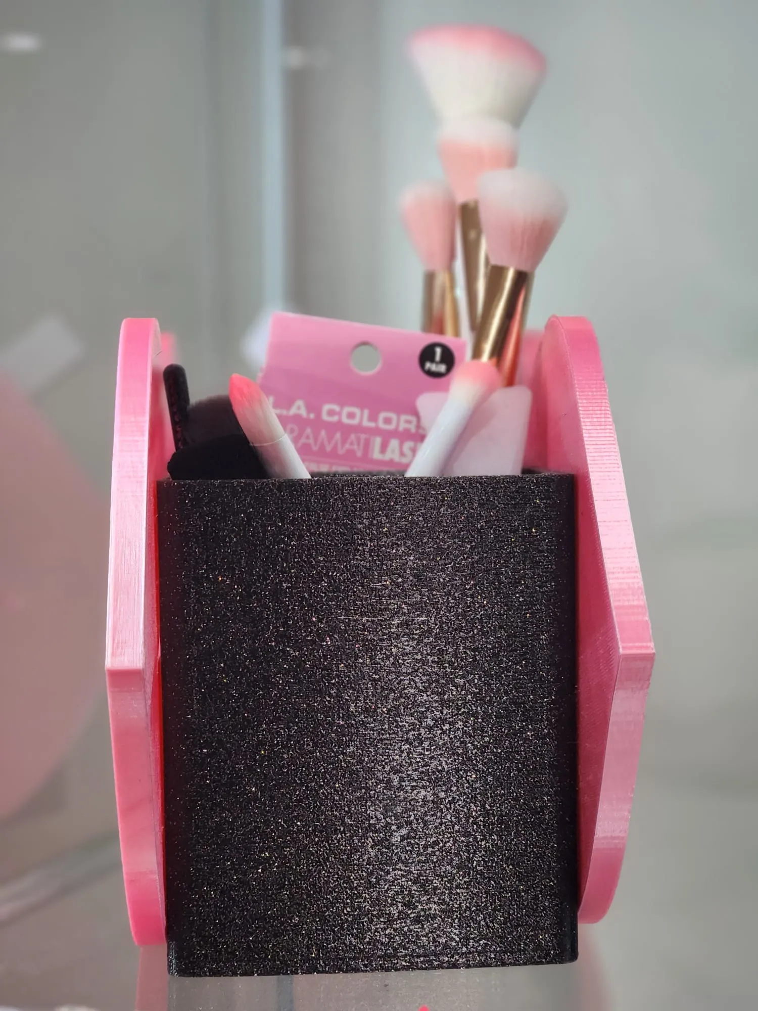 Kiss Lips 3D-Printed Makeup Brush Holder – Perfect for Vanity & Beauty Organization