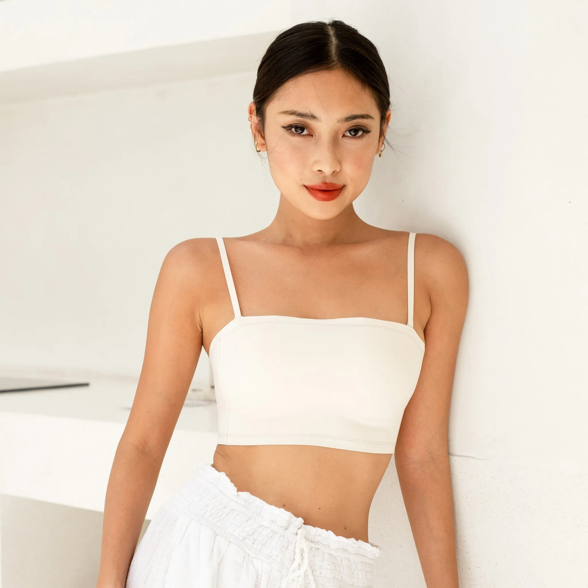 Minimalist Ultra-Smooth Concealer! Lightly-Lined Seamless Strapless Wireless Bra in Vanilla Latte