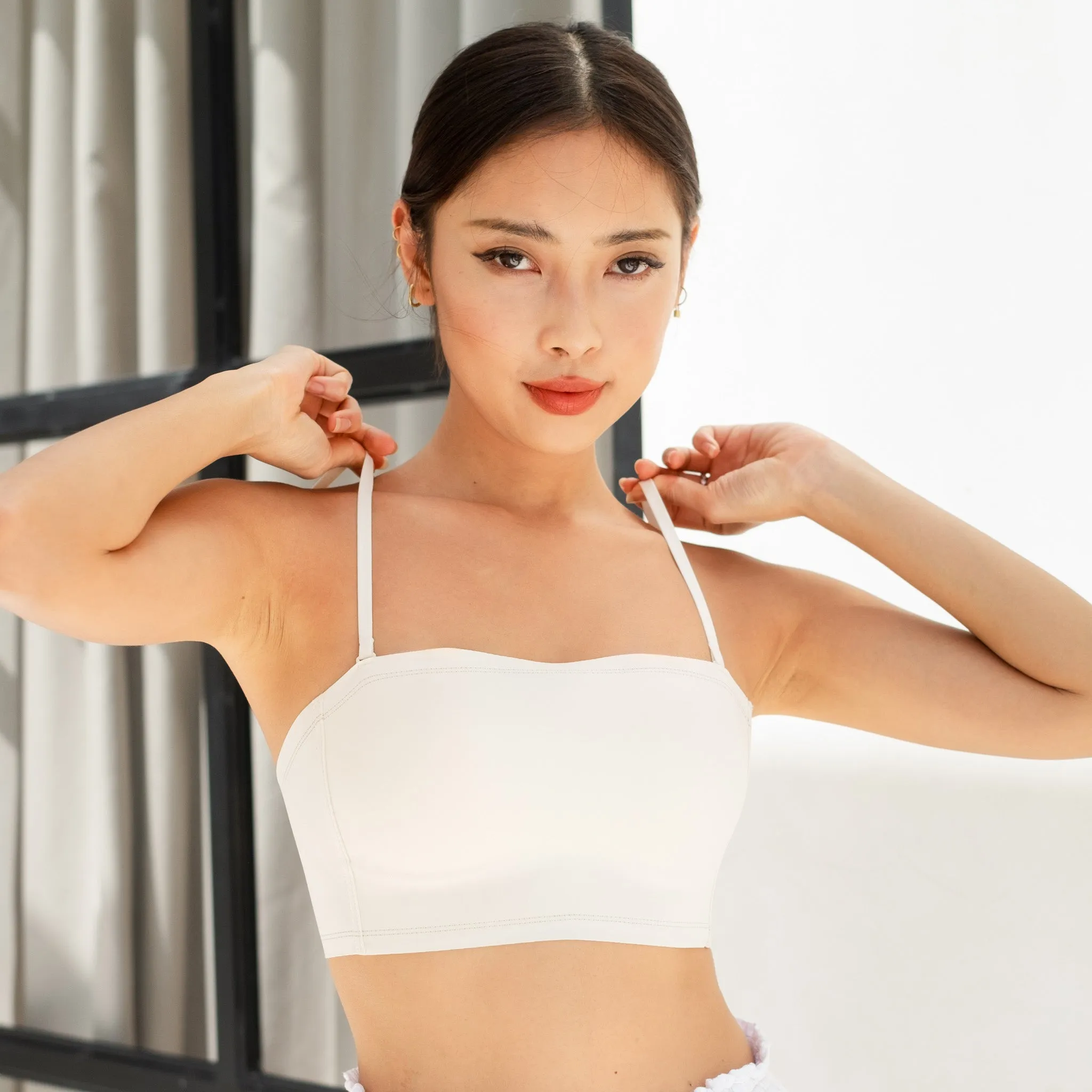 Minimalist Ultra-Smooth Concealer! Lightly-Lined Seamless Strapless Wireless Bra in Vanilla Latte
