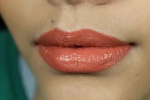 New Revlon Super Lustrous Creme Lipstick, Sandalwood Beige 240, 0.15 Ounce! A silky gloss that boosts hydration and plumps moisture for a colourful, glamorous shine