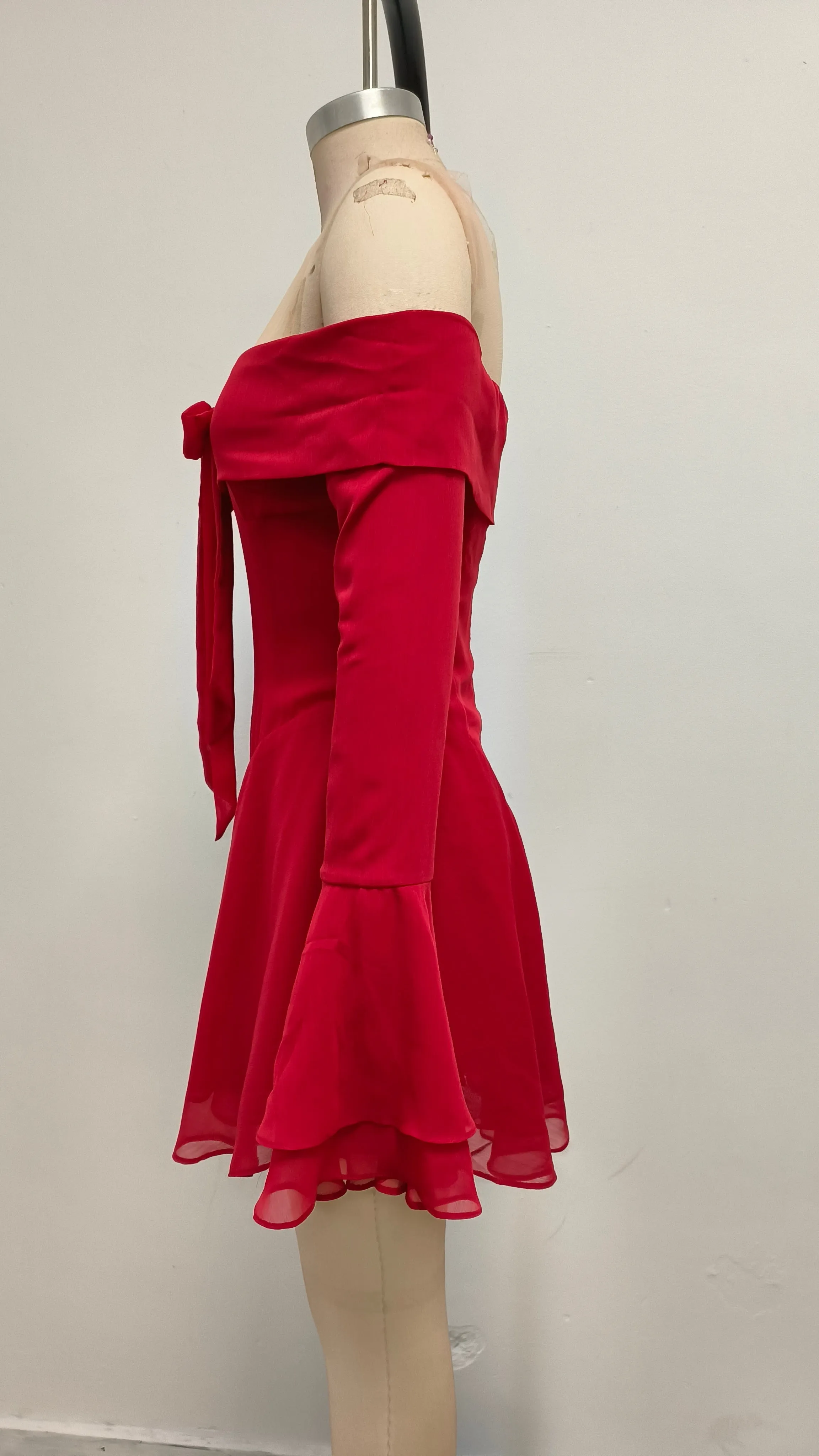 Off-shoulder tie long-sleeved mini dress red