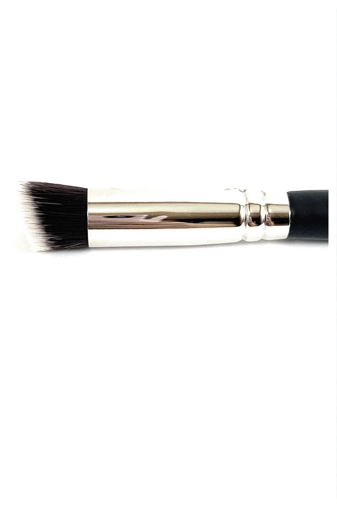 R&M 523 Sharp angled cut flat concealer brush