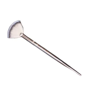 Ruby beauty highlighter fan brush RB-305