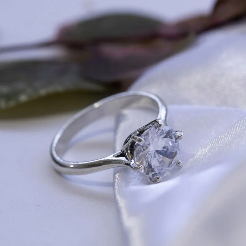 Silver ring with white cz 8mm facet