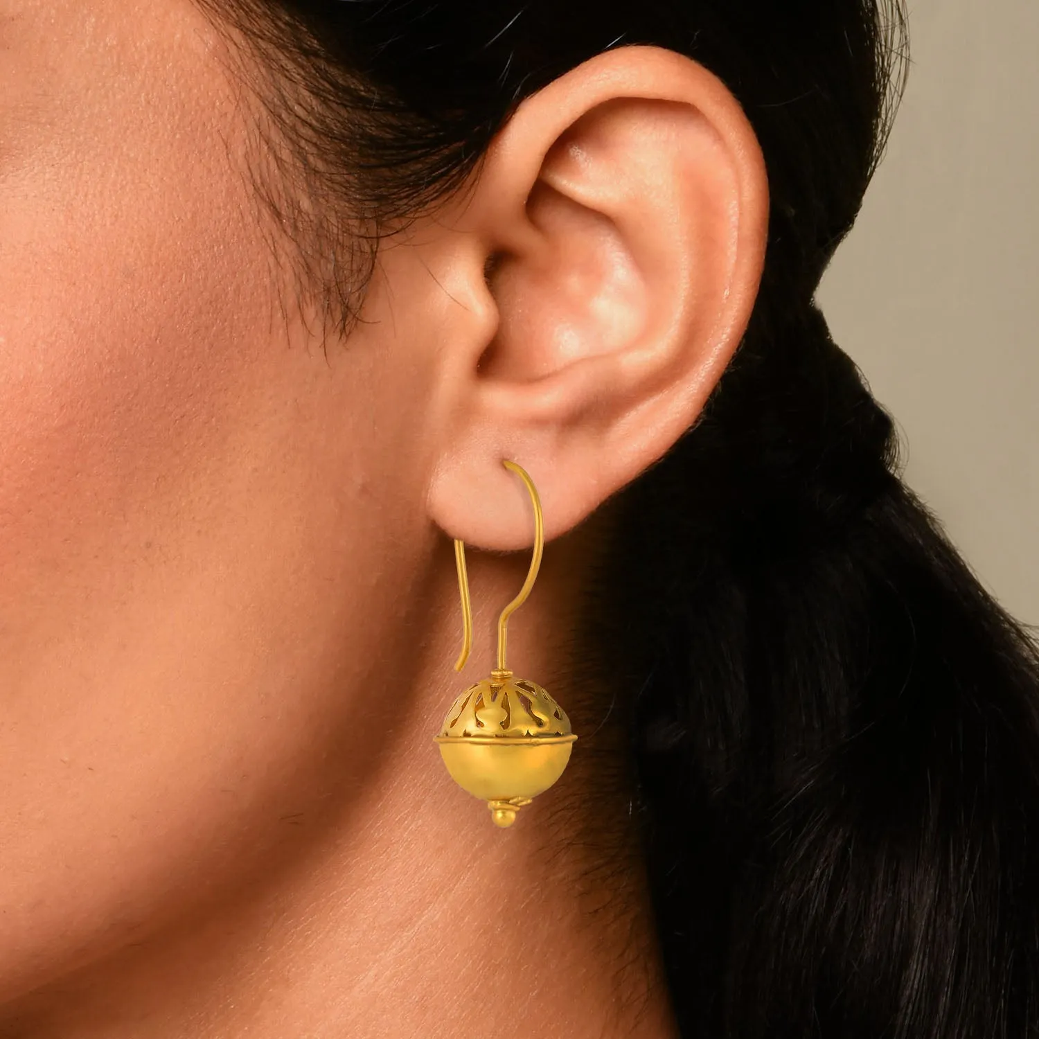 Vrisa Gold Earrings